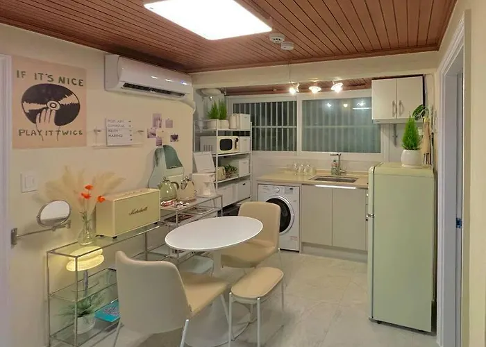 3 L 3 Beds L Mrt 8 Min L Gwanghwamun *